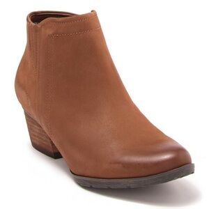 Blondo Tan Ankle Boots